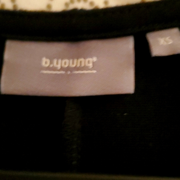 b. YOUNG DRESS - Picture 3 of 6